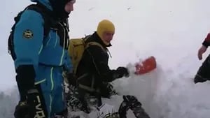 Así fue el rescate a un senderista que se quedó atrapado en una avalancha de nieve