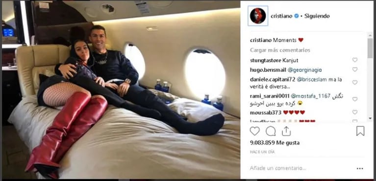 La polémica foto de Cristiano Ronaldo abrazado a Georgina Rodríguez dentro de un avión que se volvió viral