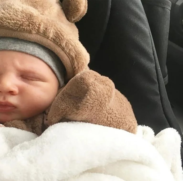 La nueva vida de la Sueca Larsson y su bebé recién nacido en la nevada Estocolmo