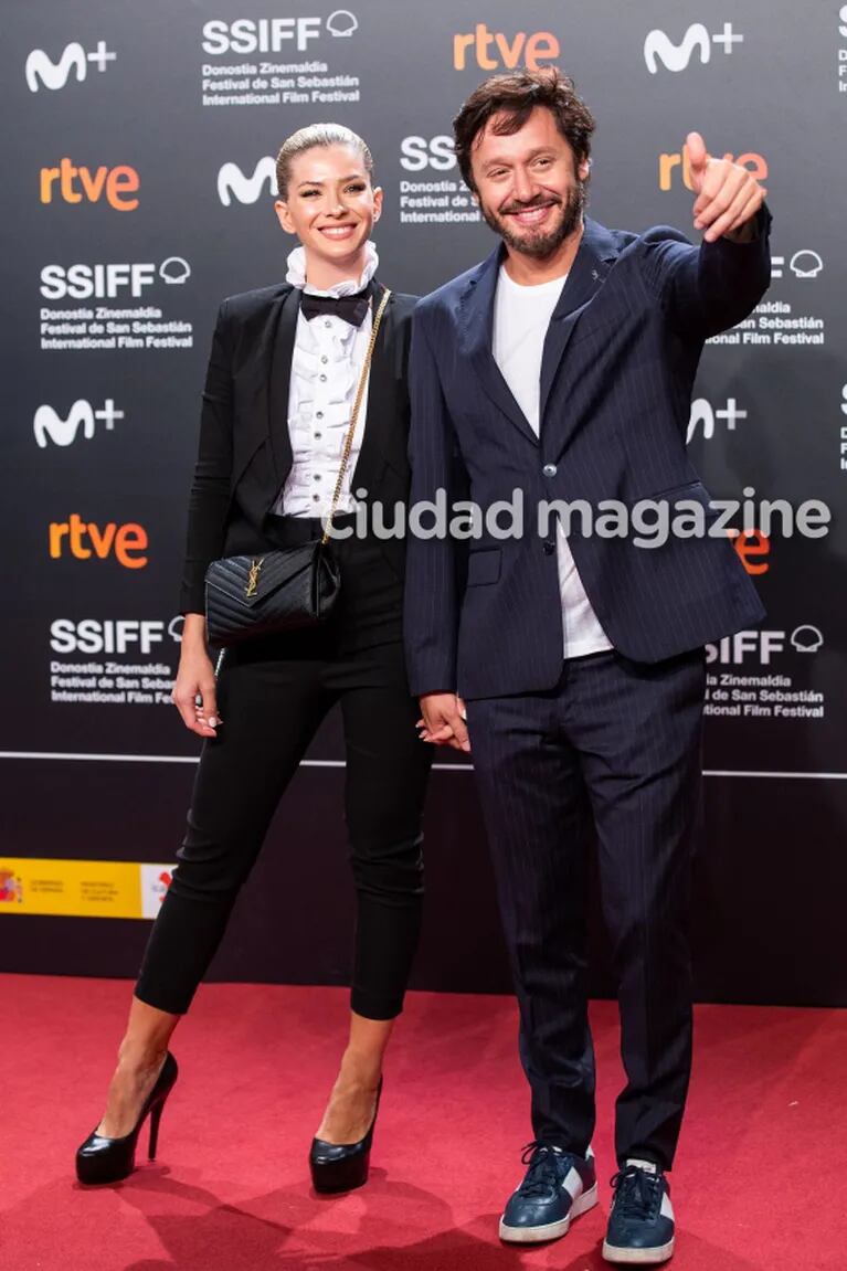 Benjamín Vicuña y la China Suárez a puro glamour en el Festival de San Sebastián: looks originales y amor