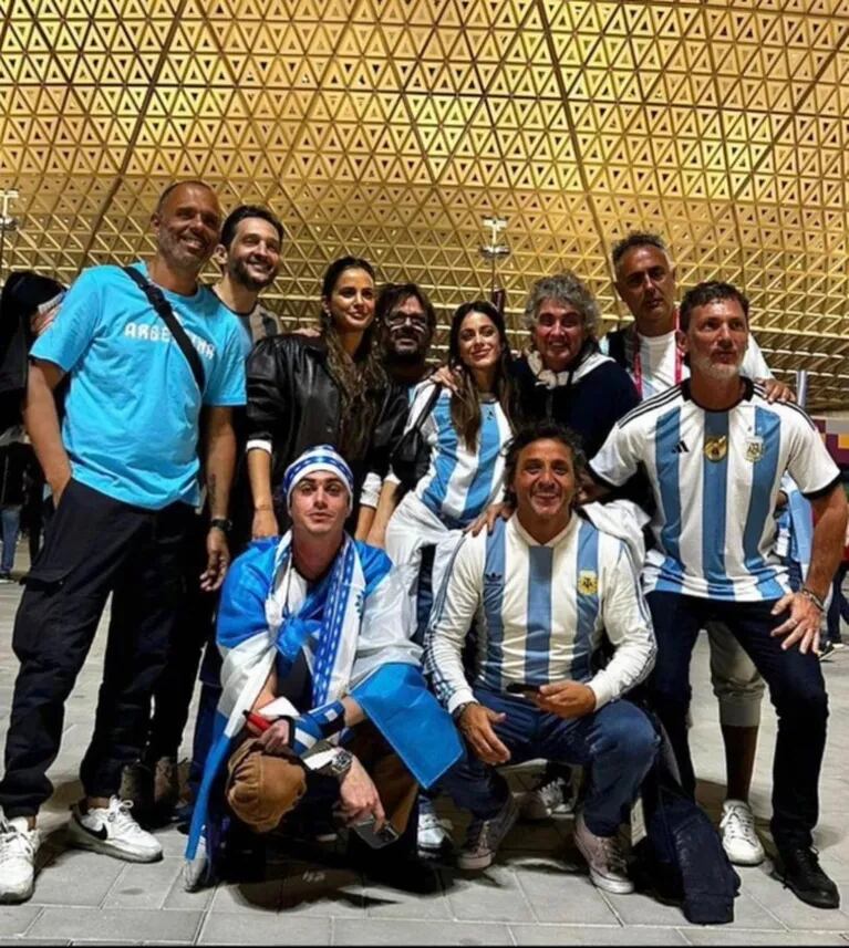 Mundial Qatar 2022: Tini Stoessel alentó a Argentina con la camiseta de Rodrigo de Paul 