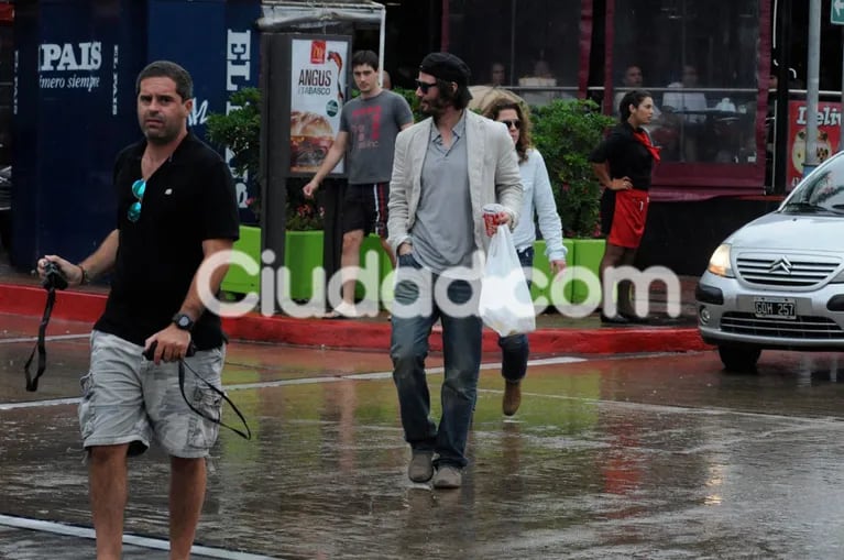 Keanu Reeves, de incógnito, paseando por Punta del Este (Foto: TMPress). 