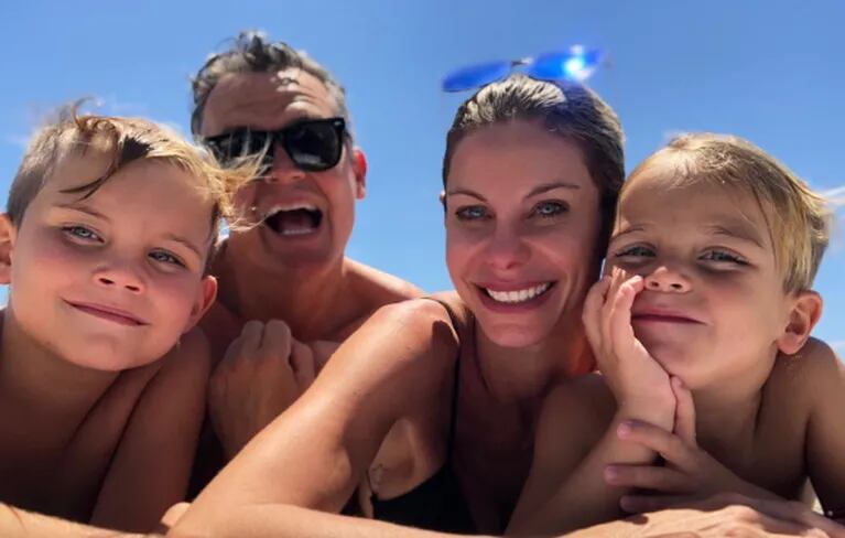 Las vacaciones familiares de Jimena Cyrulnik en Miami: lomazo al sol... y manito pícara de su marido