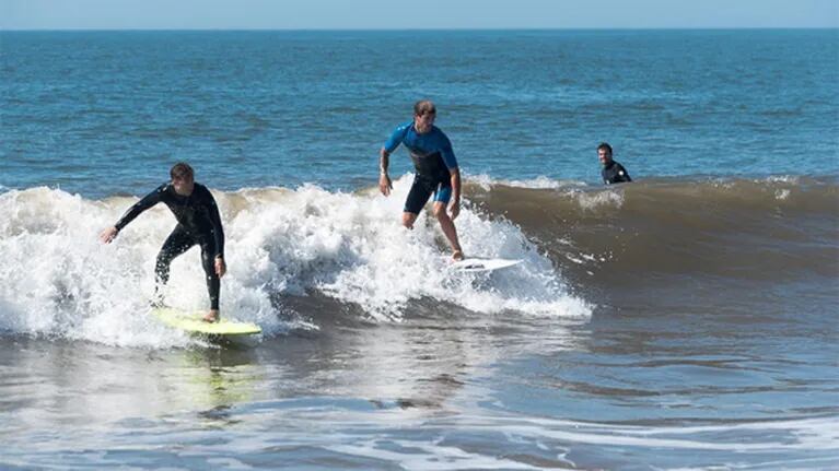 Nico Riera, una "estrella"... ¡sobre las olas!: las fotos del galán haciendo surf