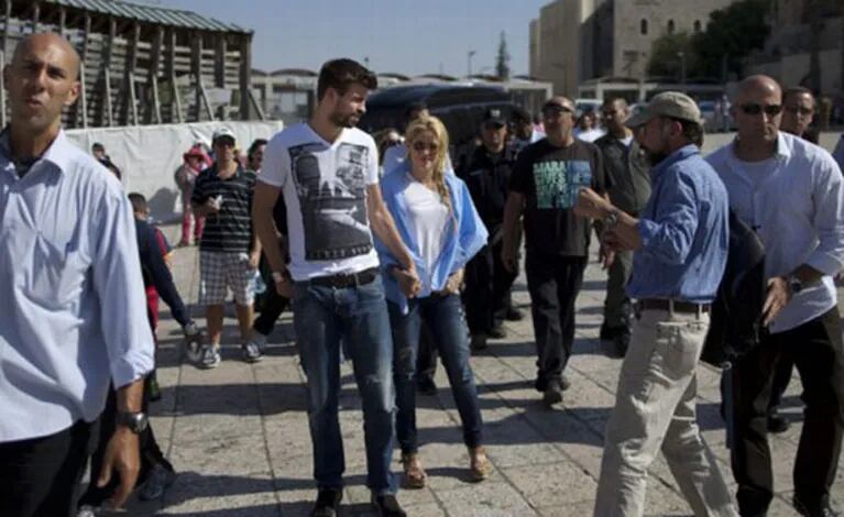 Piqué y Shakira, de la mano en Jerusalén (Foto: Web). 