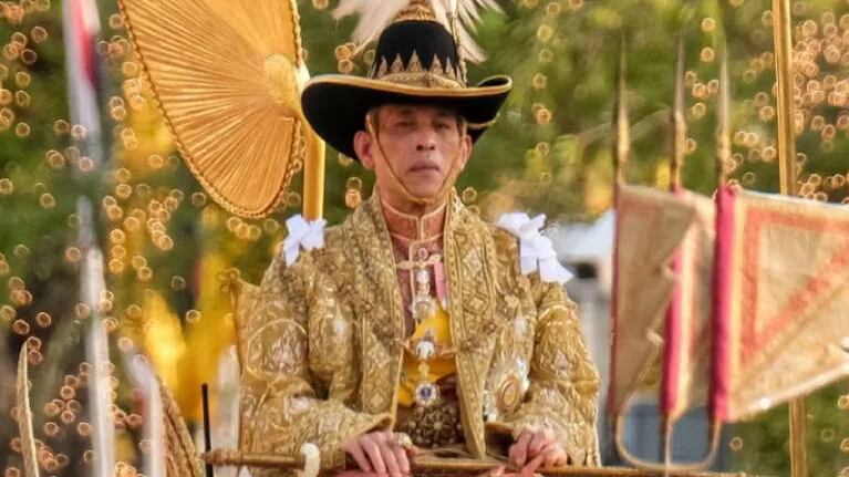 Rey de Tailandia planea el “mejor regalo” de cumpleaños para su amante