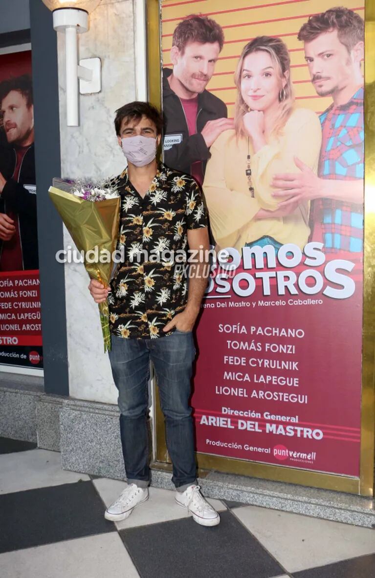Las fotos de Sofía Pachano con su novio, Santiago Ramundo, a puro mimo tras el estreno de su obra
