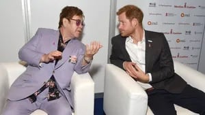 Elton John y el príncipe Harry acusan al diario Daily Mail de violar su privacidad