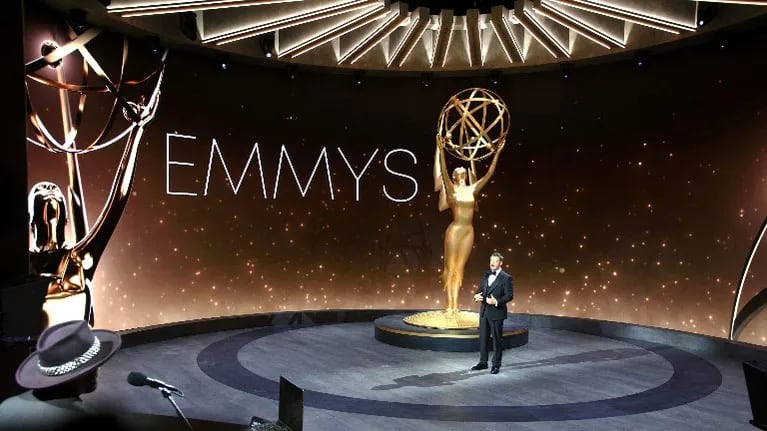 Las alfombras rojas también se reinventan y los Emmys son la prueba. Foto: AFP.