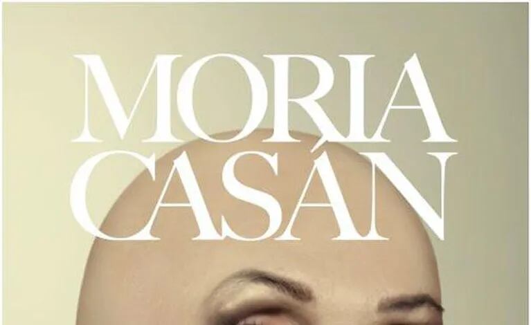 La llamativa tapa del libro de Moria Casán (Foto: Twitter). 