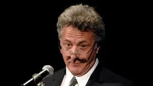 Dustin Hoffman acusado de exhibirse frente a una menor de 16 años
