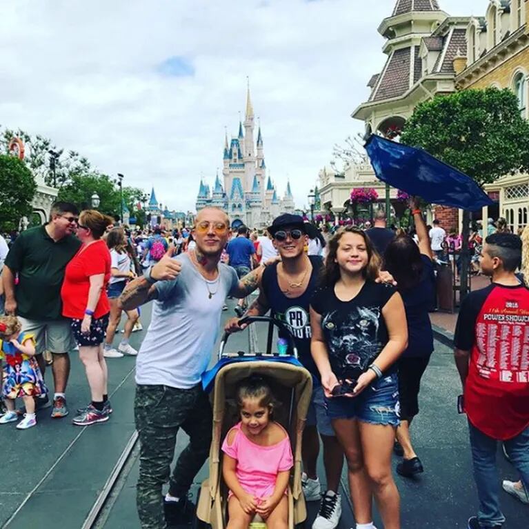 El Polaco y sus hijas, a pura diversión en Disney: parques, castillos... ¡y muchas atracciones turísticas!