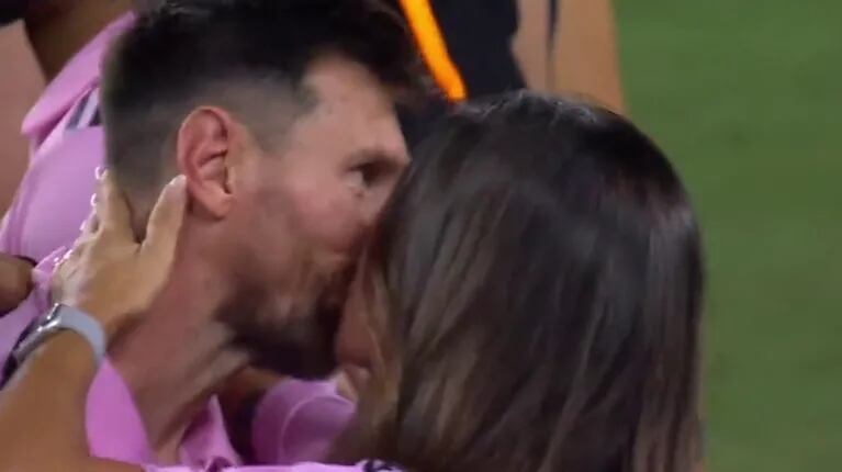 El emotivo abrazo de Antonela Roccuzzo con Lionel Messi en los festejos por el triunfo del Inter de Miami