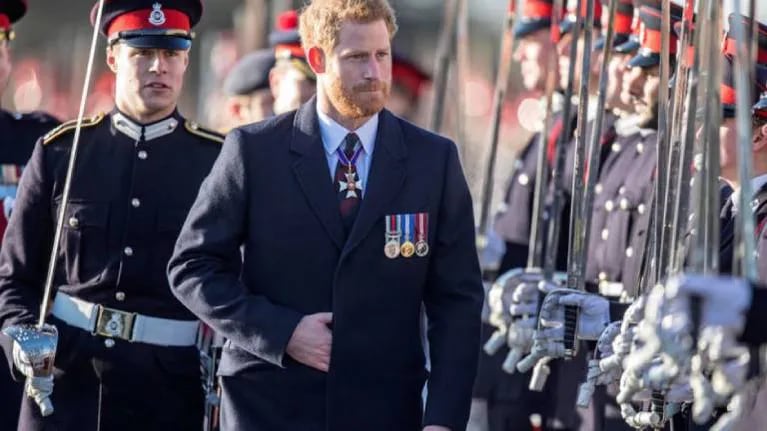 Otra polémica: pese al “Megxit”, el príncipe Harry no quiere renunciar a sus títulos militares