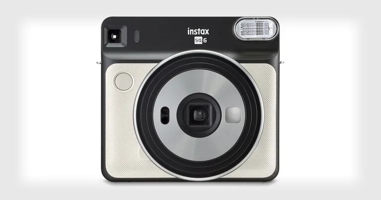 Fujifilm lanzó al mercado su primera cámara instantánea