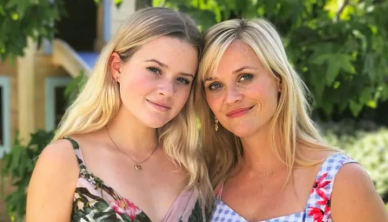 Reese Witherspoon y su hija comparten el placard 