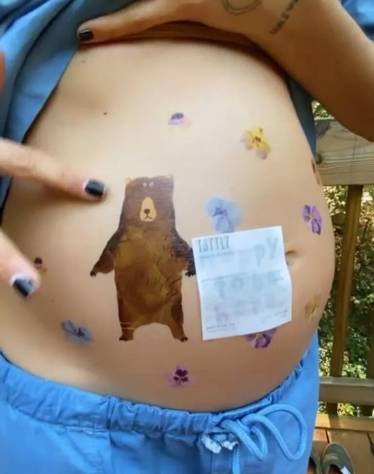 Calu Rivero se hizo tatuajes temporales en su panza de embarazada