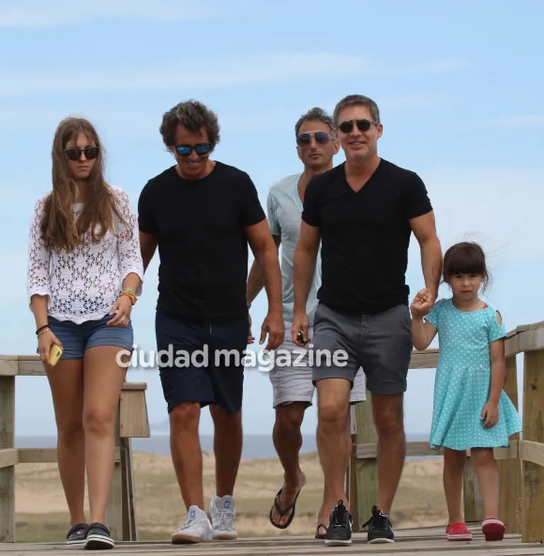 Las divertidas vacaciones de Adrián Suar junto a su hija Margarita y Gustavo Bermúdez en Punta: juegos en familia y paseo en lancha con amigos