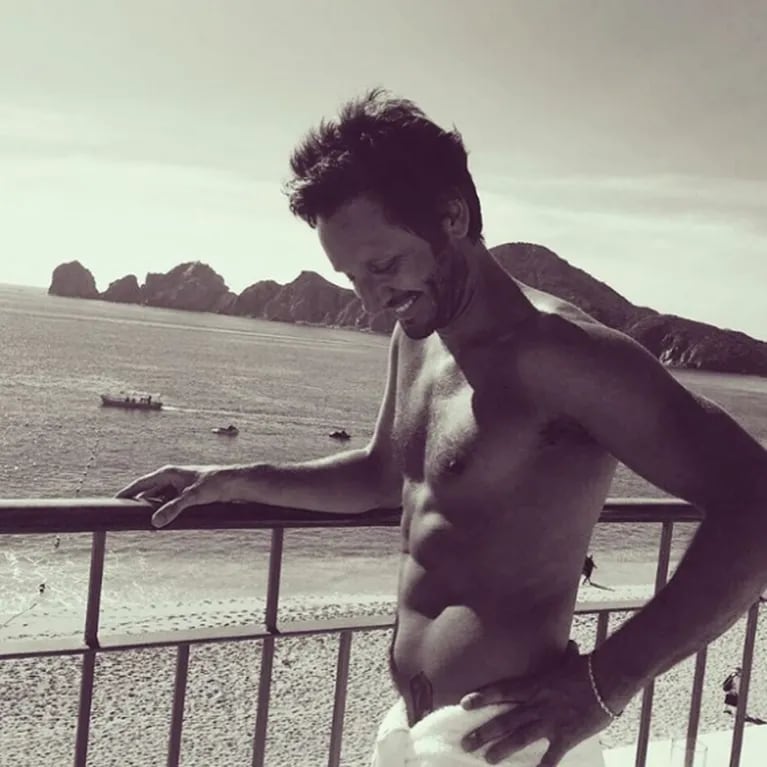 Benjamín Vicuña mostró sus abdominales de acero en Instagram