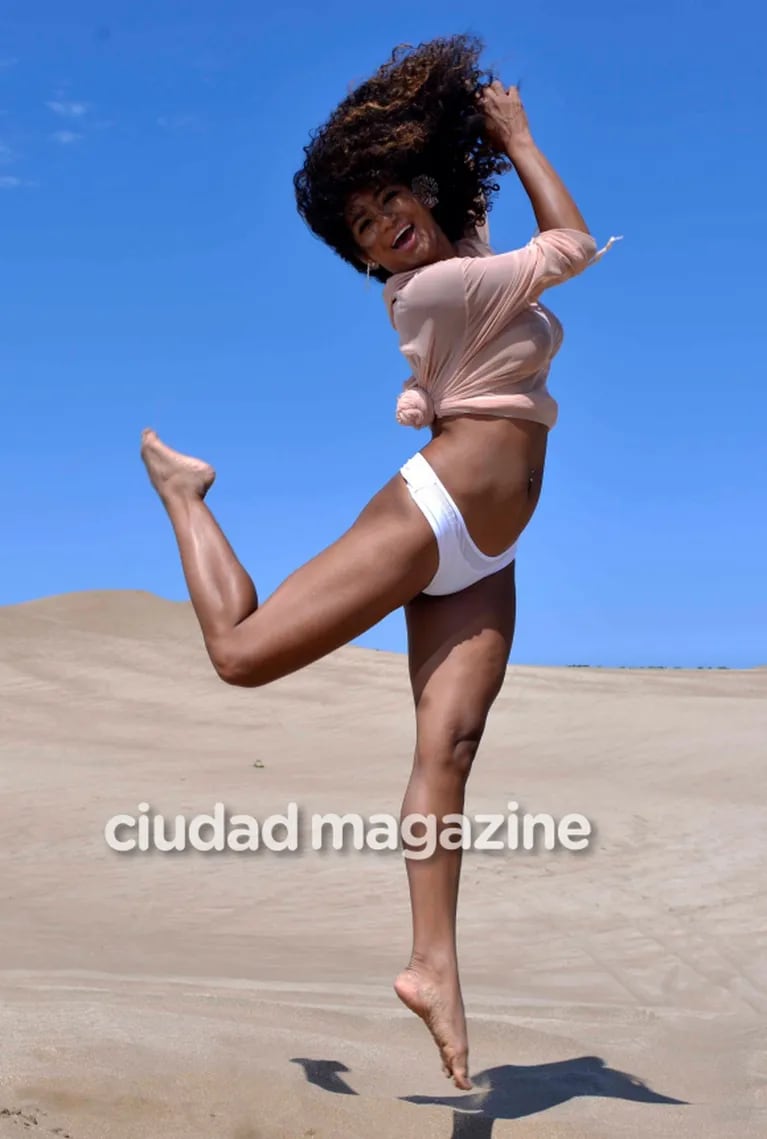 Las fotos sexies de Kate Rodríguez, una diosa al natural: curvas y transparencias sin retoques ni Photoshop