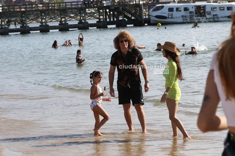 Rulo y Gabriela Sari con su hija en Punta del Este (Foto: Ramiro Souto).