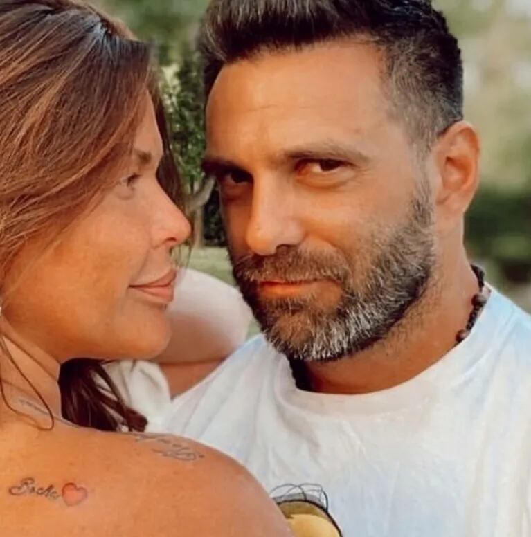 El romántico tatuaje que Nazarena Vélez se hizo por Santiago Caamaño y la reacción de su novio al verlo