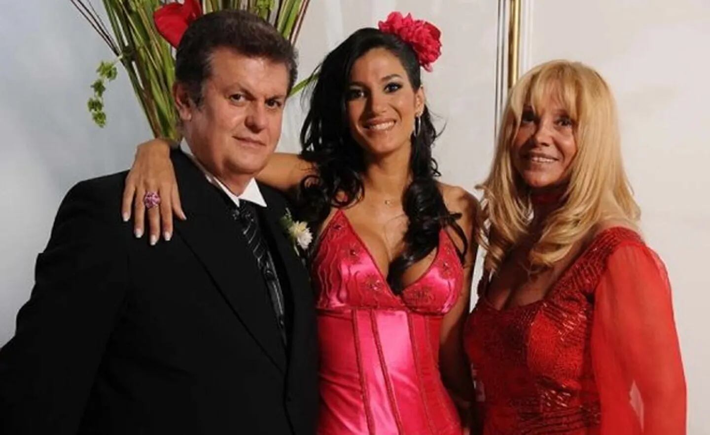 Quique Escudero, junto a su hija Silvina y su mujer, Carmen. (Foto: Web)