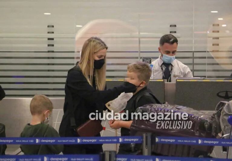Las fotos de Luisana Lopilato y Michael Bublé con sus hijos en Ezeiza: buena onda con los fans y complicidad familiar