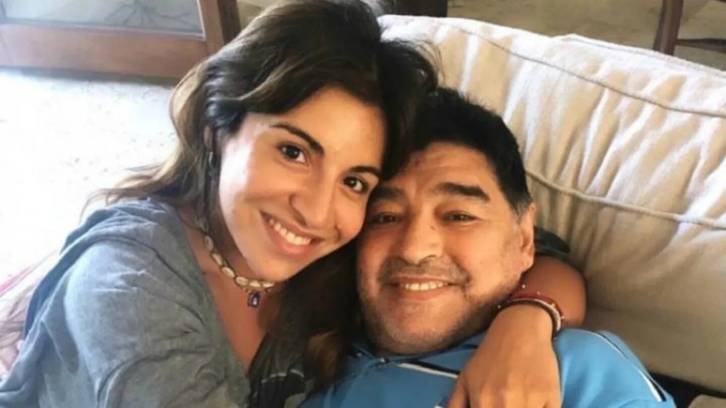 La sentida foto familiar de Gianinna Maradona en recuerdo a su papá (Foto: Web)