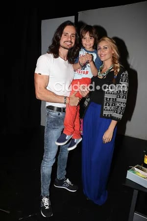 Christian Sancho, su mujer Vanesa y su hijo Gael. Foto: Movilpress-Ciudad.com.