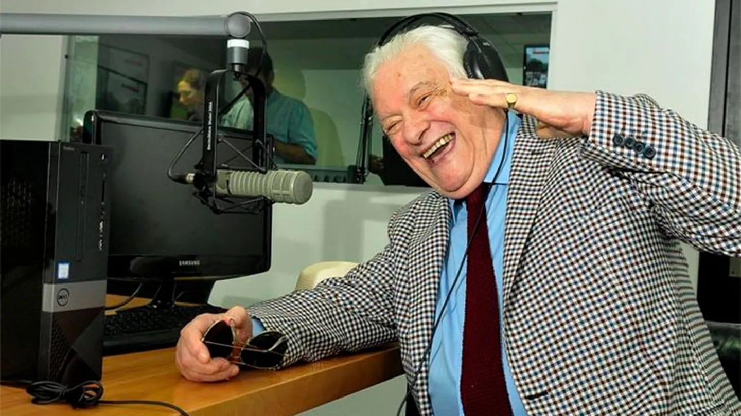 Héctor Larrea anunció su retiro de la radio: Luego de un encuentro con mis médicos resolví ponerle fin a mi carrera de 60 años
