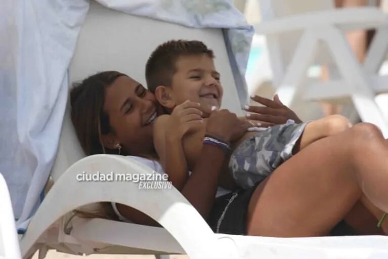 Amalia Granata disfruta con sus hijos y Leo Squarzon en Punta del Este: las fotos en la playa