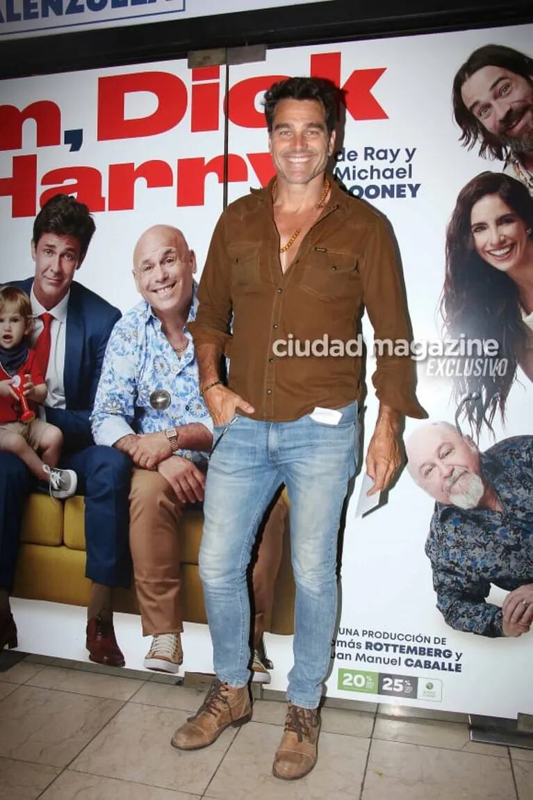 En fotos: Mariano Martínez reunió a sus exparejas en el estreno de Tom, Dick y Harry que dirige Nicolás Cabré