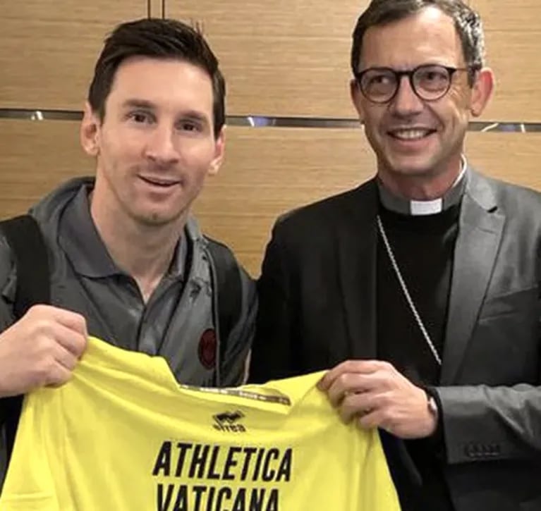 Lionel Messi recibió un regalo del Papa Francisco: "Rezamos juntos"