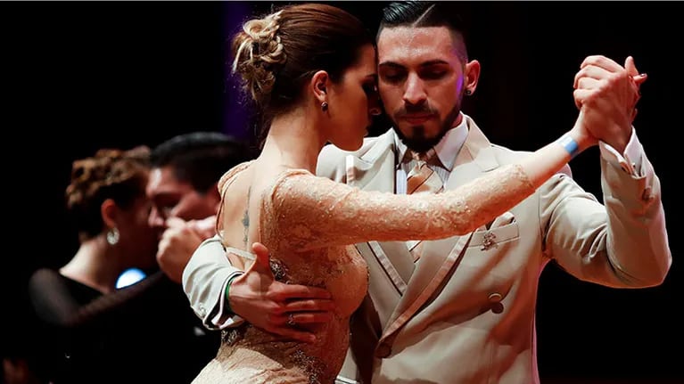 Brilla la pista en las clasificatorias del Mundial de Tango de Buenos Aires. (Foto: EFE)