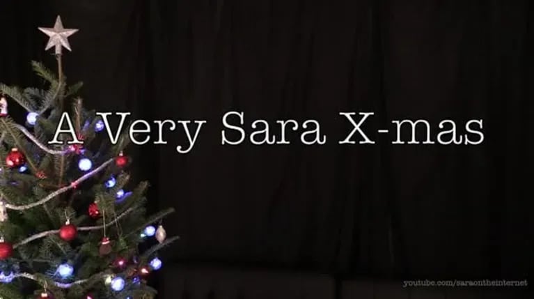¡Sexy Navidad! Una modelo mueve sus pechos al ritmo de Jingle Bells