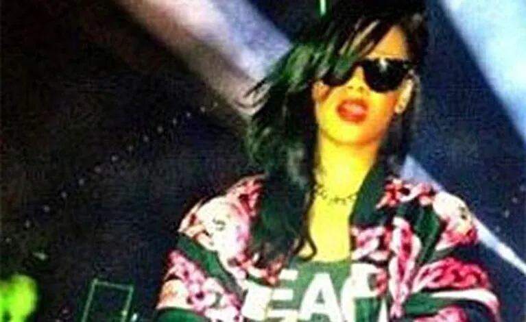 Rihanna y una foto polémica. (Foto: Web)