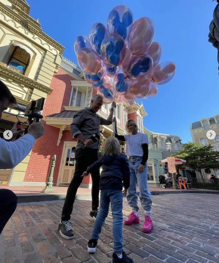Stefi Roitman viajó a Disney con Marley y Mirko para celebrar los 50 años de Magic Kingdom