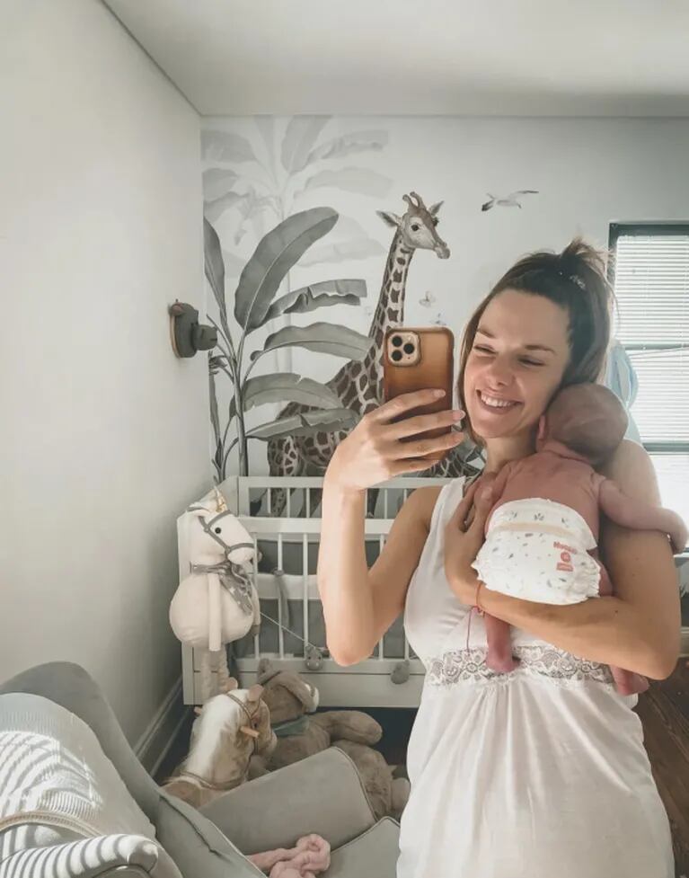 Las tiernas selfies de Julieta Nair Calvo con su bebé recién nacido: "Descubriéndonos"