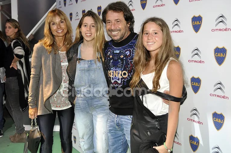 Ricky Sarkany y su familia, hinchada top de Boca (Fotos Jennifer Rubio)..jpg