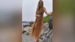 La Rapunzel rusa Anzhelika Baranova, de 28 años, no se ha cortado el pelo en más de 20 años