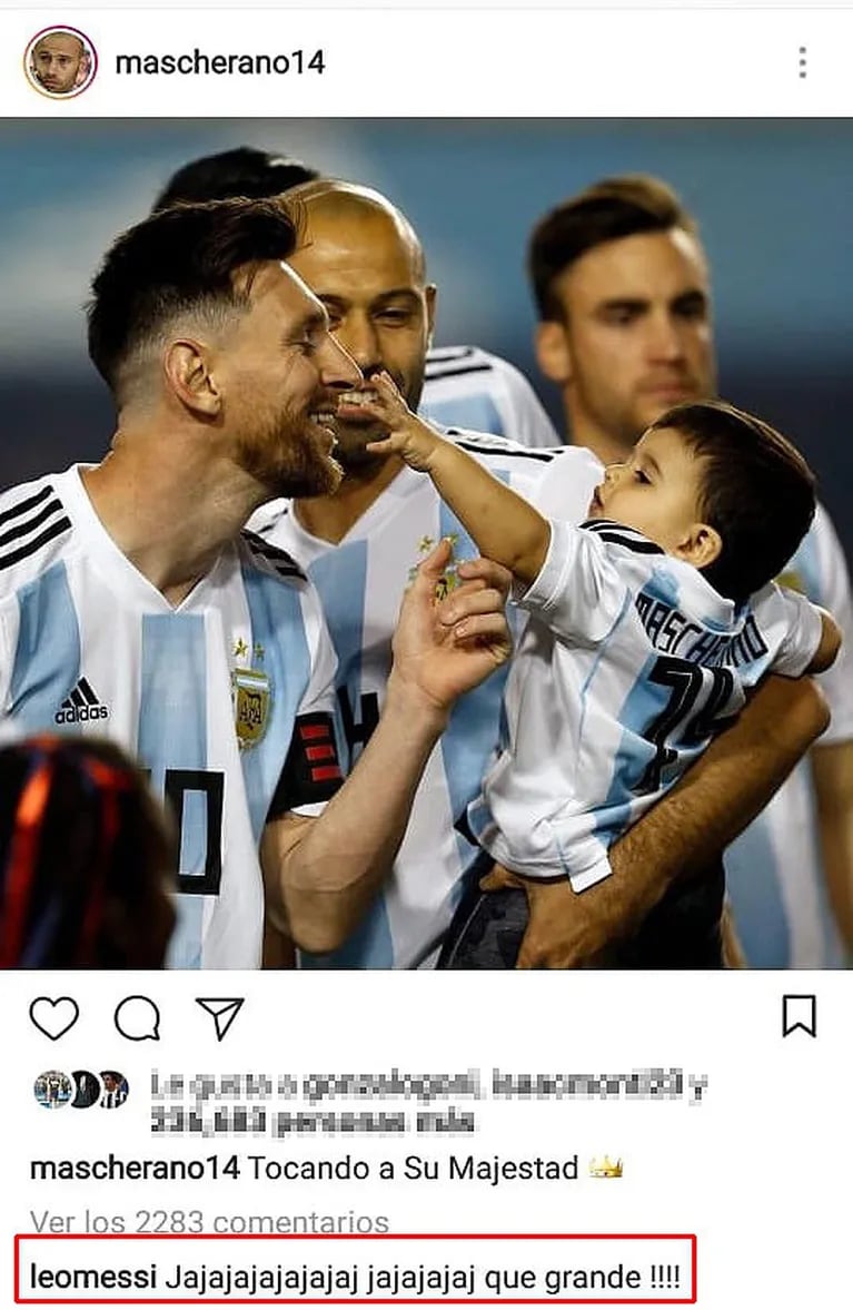 La tierna foto de Lionel Messi con el hijo menor de Javier Mascherano: "Tocando a Su Majestad"