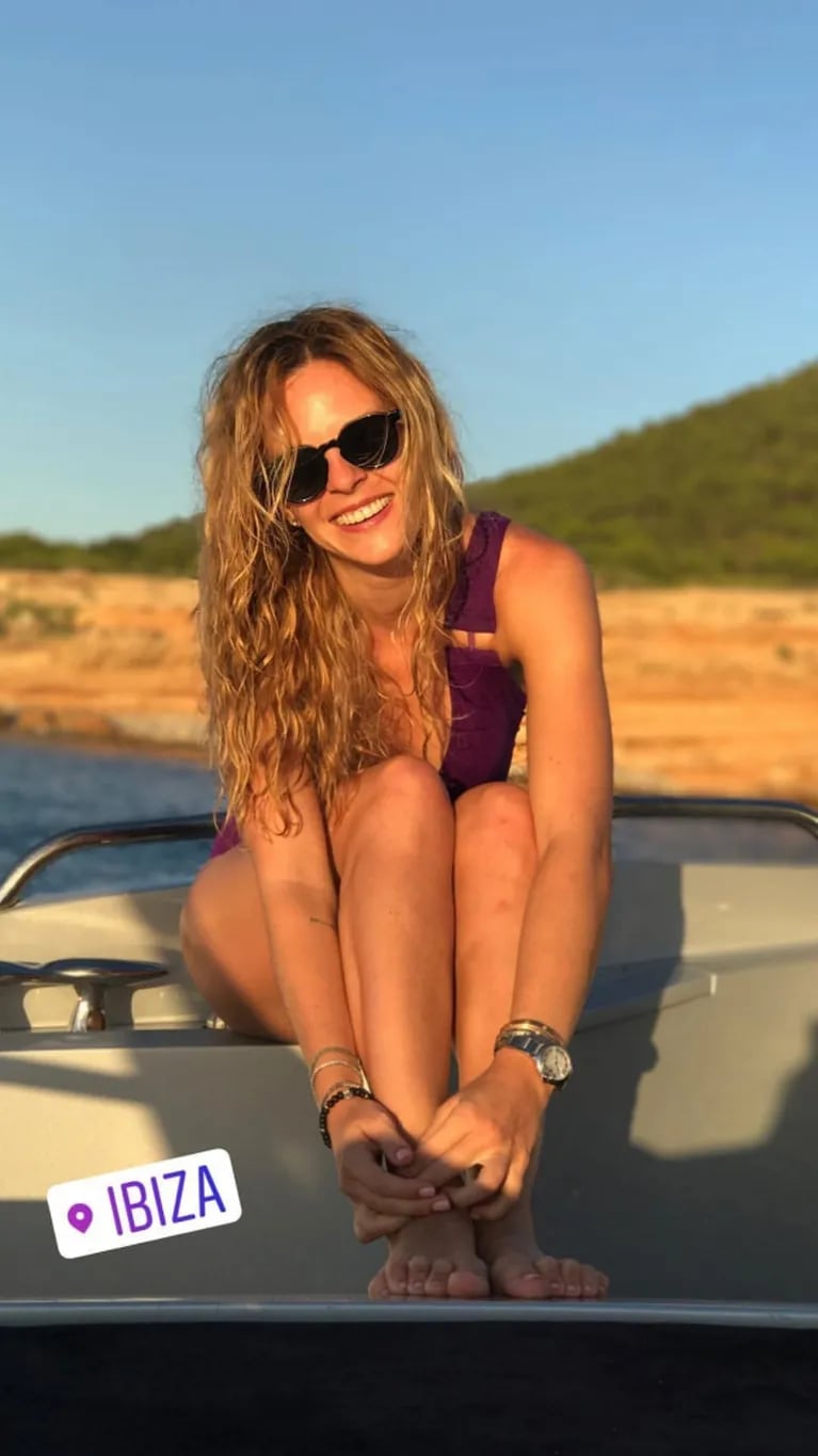 Las apasionadas vacaciones del Pocho Lavezzi y Yanina Screpante en Ibiza: mimos y foto sexy juntos 