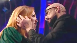 Lizy Tagliani le ganó un beso a Abel Pintos en el inicio de Got Talent Argentina