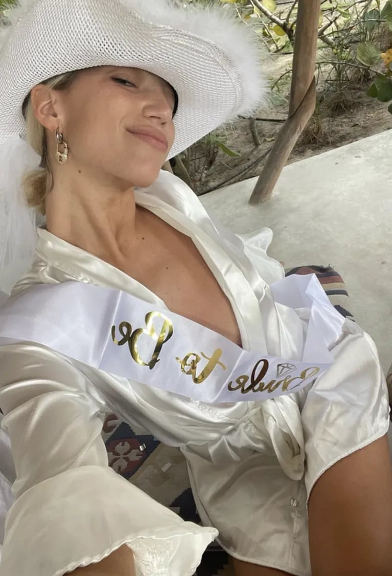 Stefi Roitman se divirtió en bikini durante su despedida de soltera en Colombia