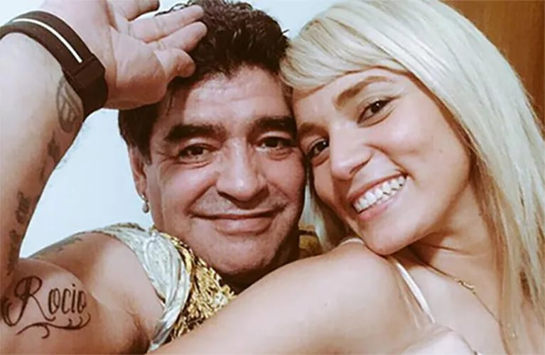 El nuevo tatuaje de Maradona dedicado a Rocio Oliva (Foto: Twitter)