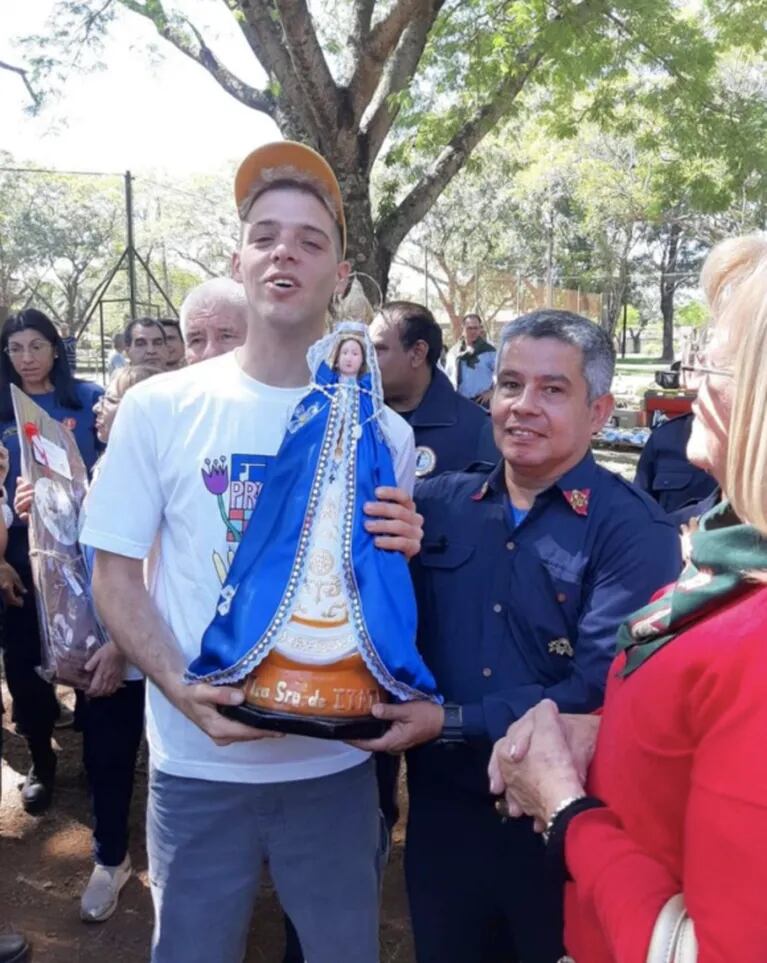 Santi Maratea viajó a Corrientes tras su millonaria colecta: las emotivas imágenes junto a los bomberos que ayudó