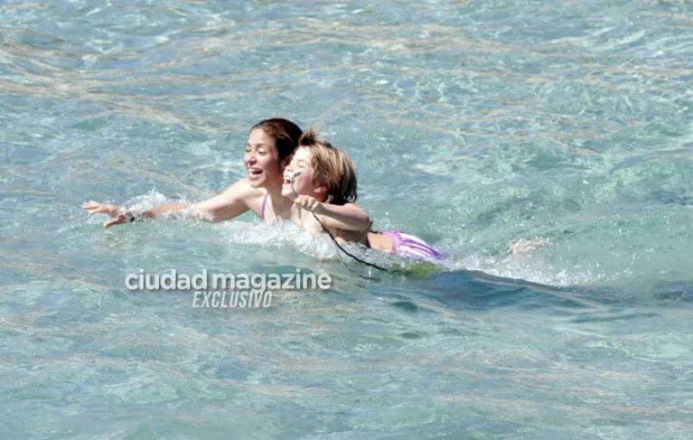 Las fotos de Shakira con sus hijos a pura diversión en las playas de Ibiza