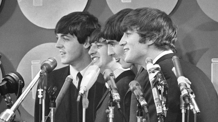 Tres casetes de The Beatles, grabados por Ringo Starr, serán subastados en marzo.