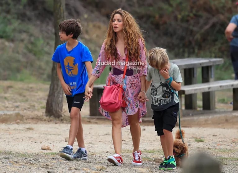 La tristeza de Shakira tras la confirmación del nuevo noviazgo de Gerard Piqué: las fotos refugiándose en sus hijos